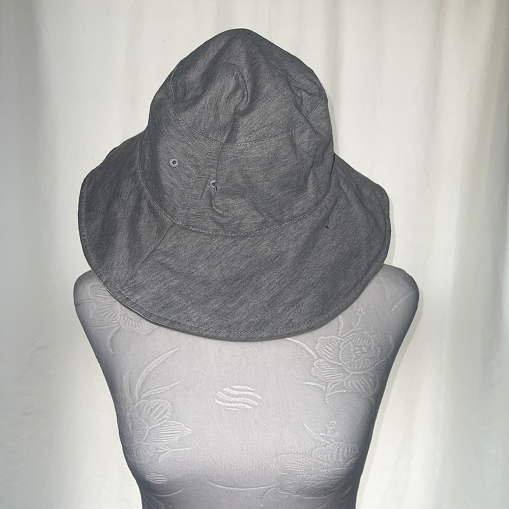 Reversible bucket hat